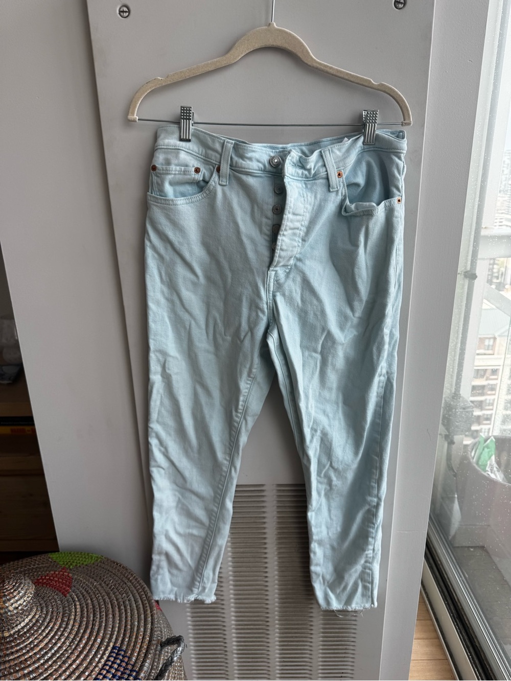 Levi’s Wedgie Skinny Straight Pale Blue Raw Hem Jeans Size 31
